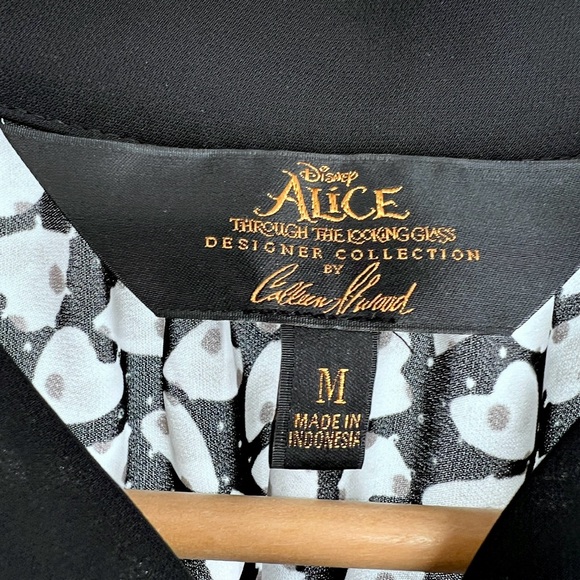 Disney Alice Through Looking Glass Colleen Atwood Top Sz Med Tie Neck Hearts - Picture 12 of 16